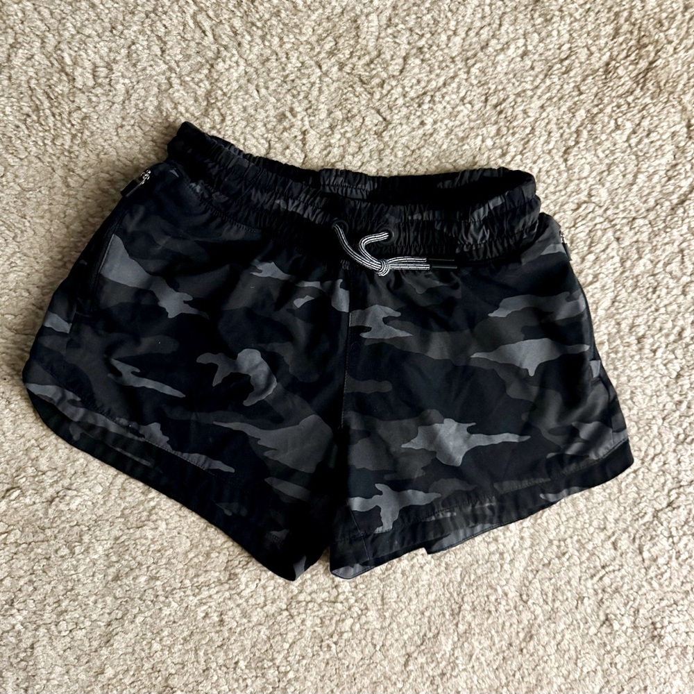 Girls Athleta camo shorts